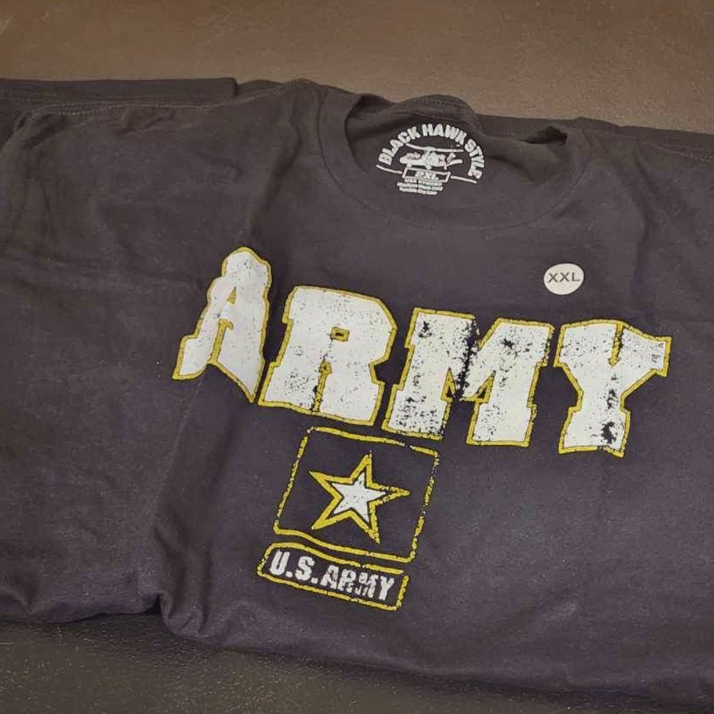 Army T-shirt. Black hawk brand. Tagless design.